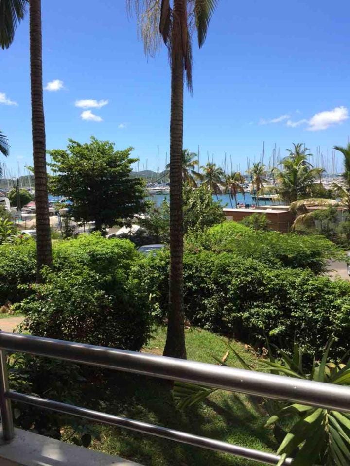 appartement le marin F3 vue mer et wifi Apartment in Sainte-Anne