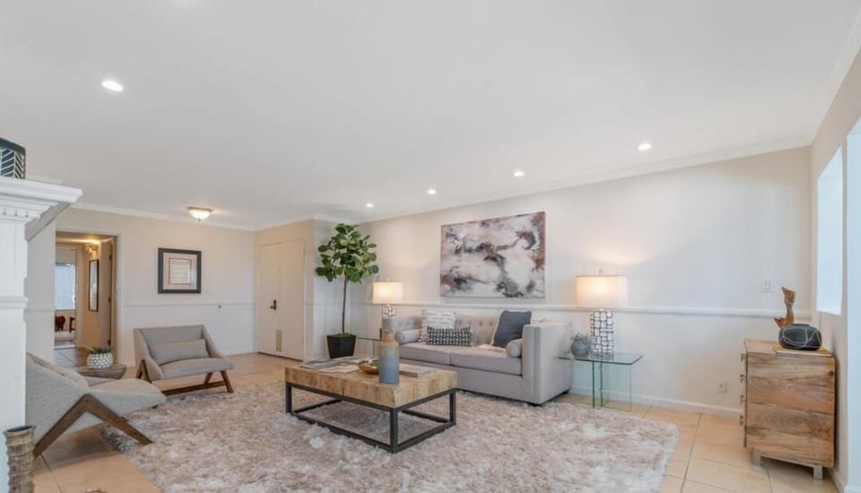 Marina View Two Bedroom Retreat Near the Beach Apartment in Marina del Rey