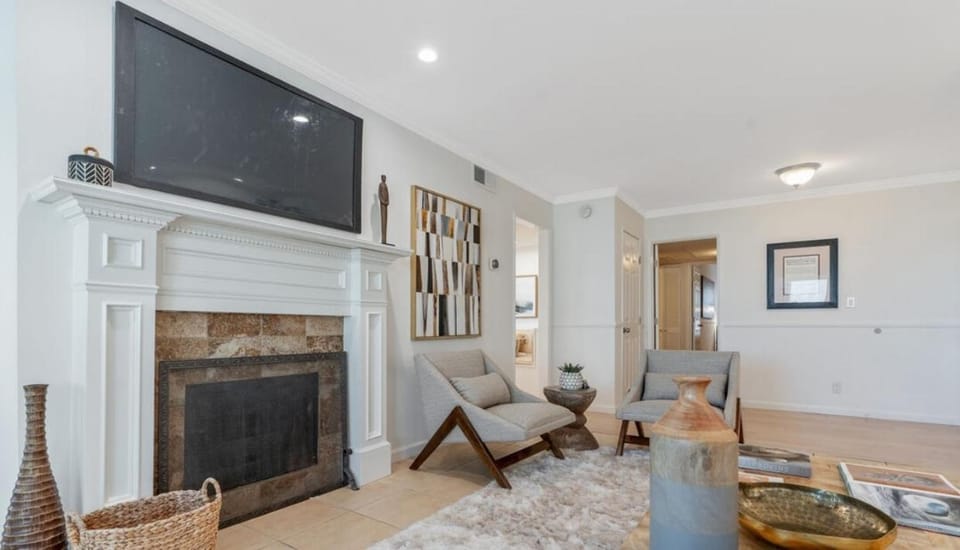 Marina View Two Bedroom Retreat Near the Beach Apartment in Marina del Rey