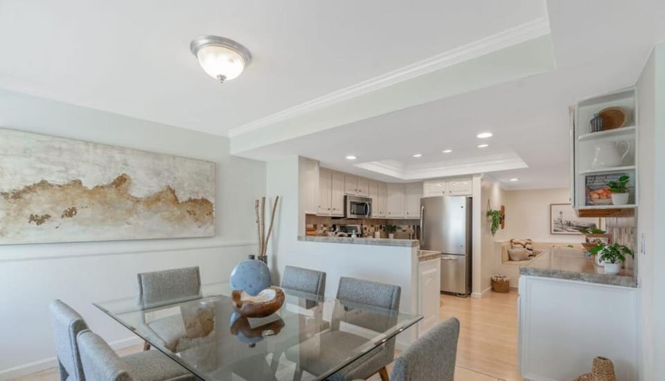 Marina View Two Bedroom Retreat Near the Beach Apartment in Marina del Rey