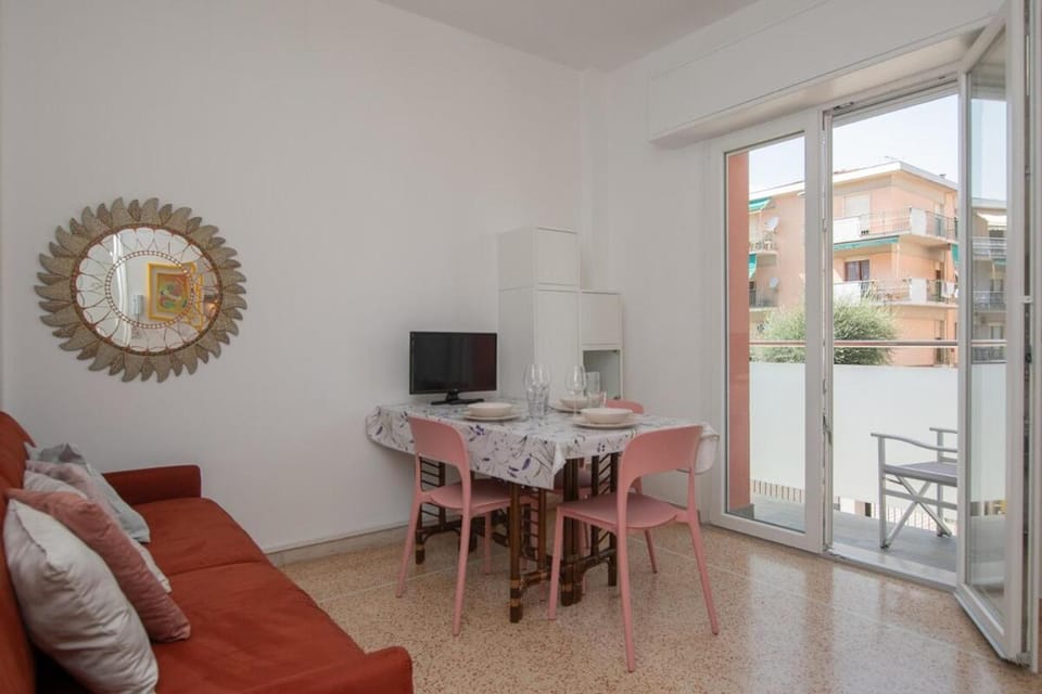 TV and multimedia, Balcony/Terrace, Living room, Seating area, Dining area