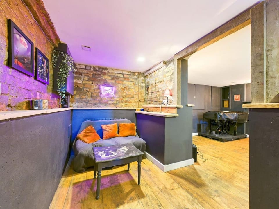 Lounge or bar