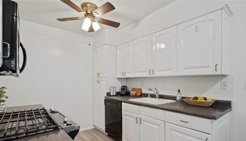 Oceanfront One Bedroom Retreat Near Riviera Village Apartment in Redondo Beach