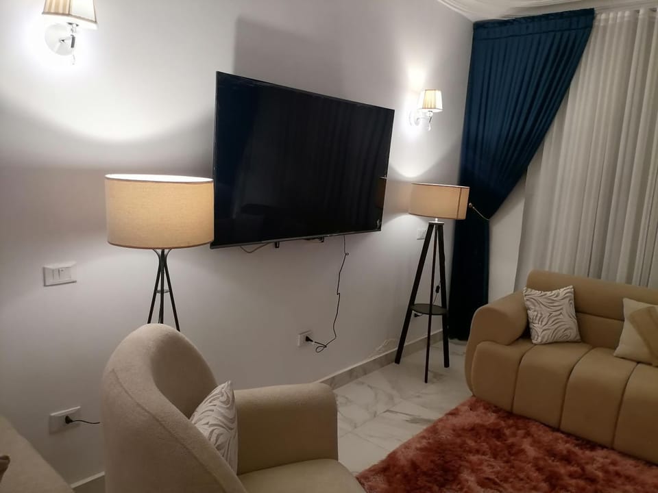 Luxury Furnished 3 Bedroom Apartment Apartment in Cairo Governorate