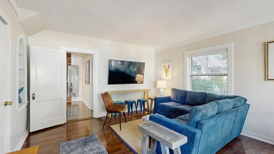 The Ultimate Group Escape on Marthas Vineyard Apartment in Oak Bluffs