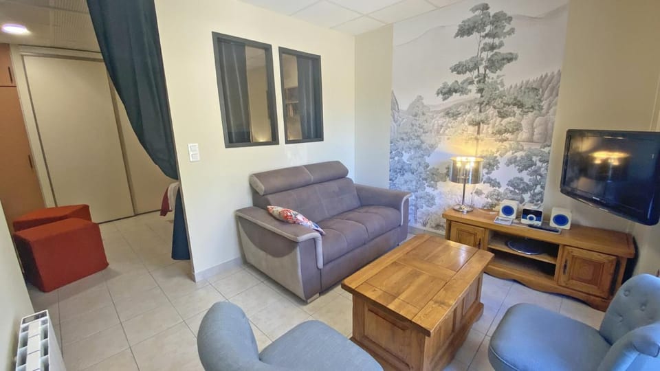 Communal lounge/ TV room, TV and multimedia, Living room