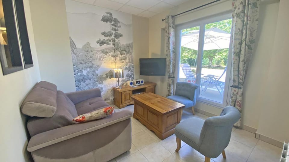 Communal lounge/ TV room, TV and multimedia, Living room