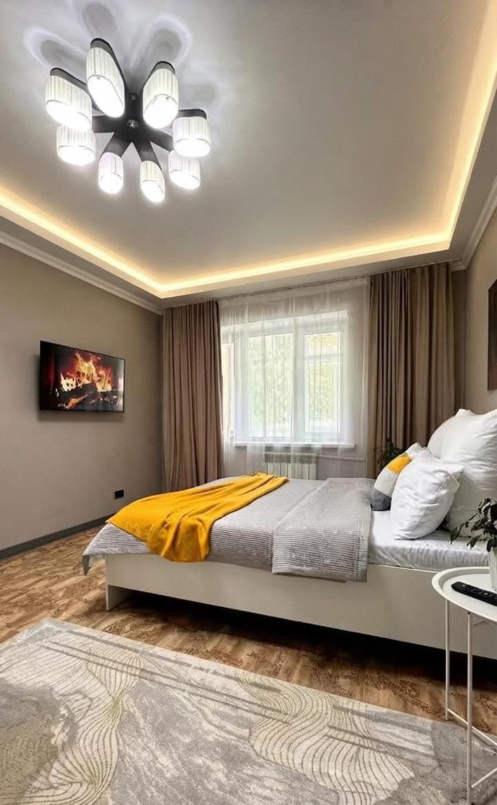Bed, TV and multimedia, Bedroom