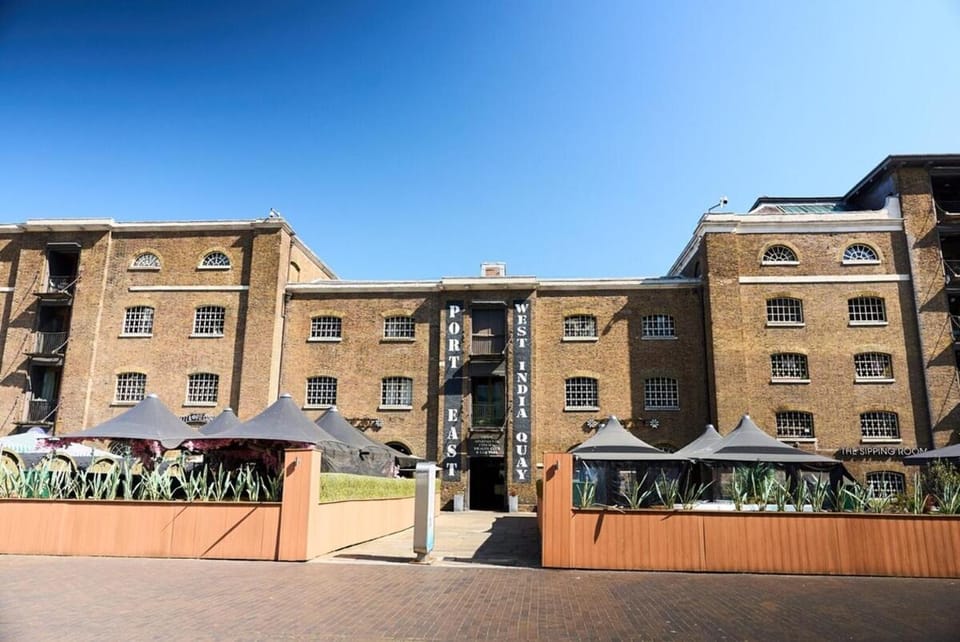 Urban executive one bed flat with private balcony Apartment in London
