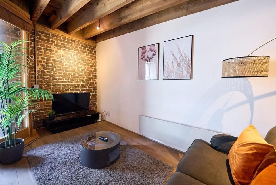 Urban executive one bed flat with private balcony Apartment in London