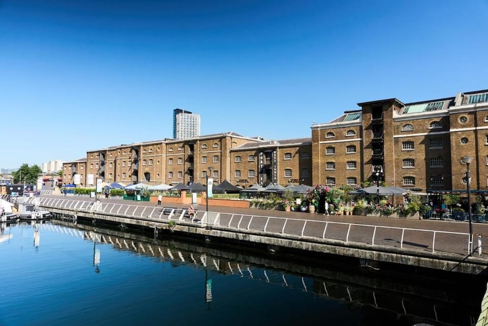 Urban executive one bed flat with private balcony Apartment in London