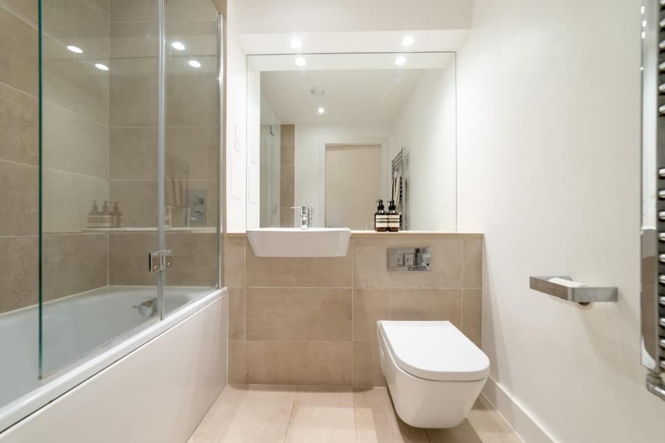 Modern 2-Bed - Fast London & Gatwick Links Apartment in Croydon