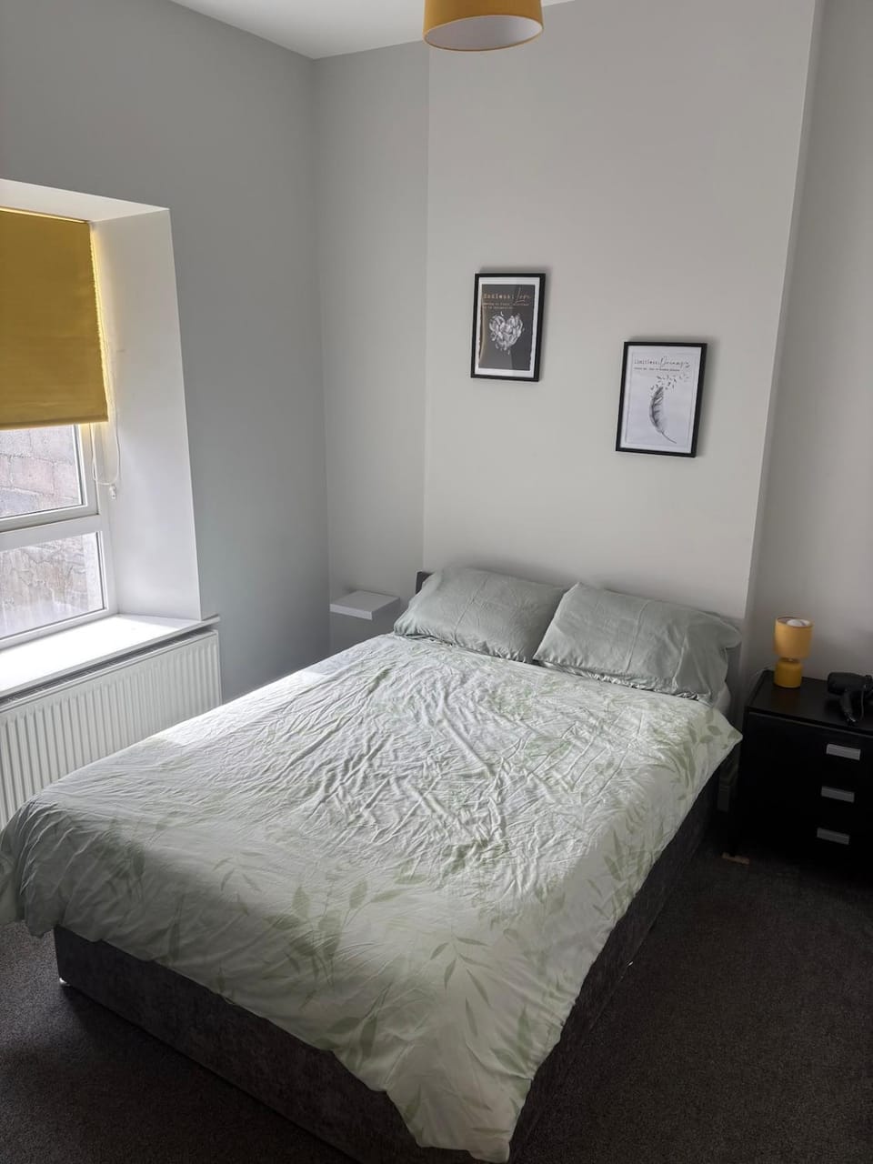 Spacious 5 Bedroom Stay in the Heart of Moville Apartment in County Donegal