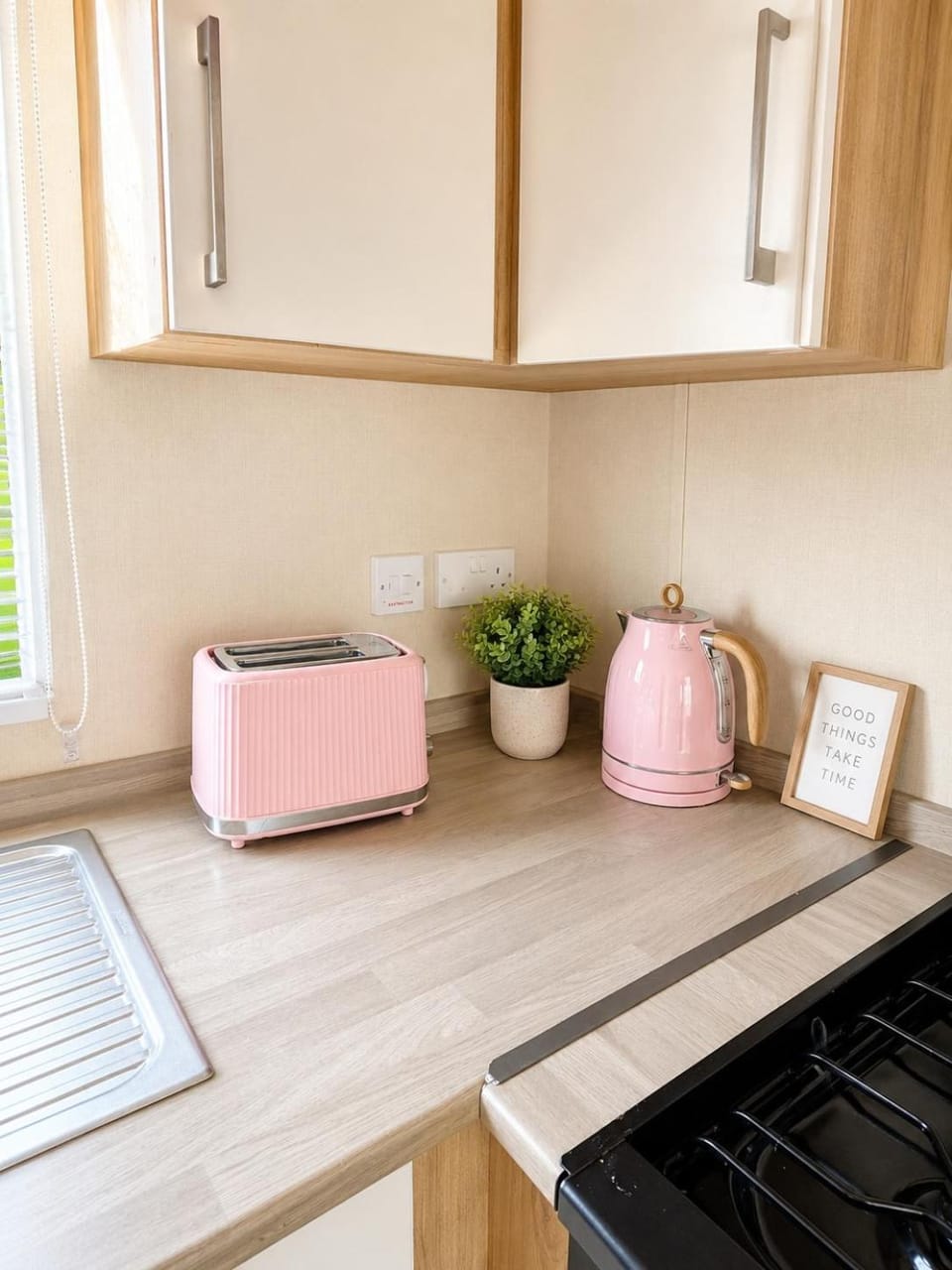 3-Bed Coastal Caravan Near the Beach House in Tendring District