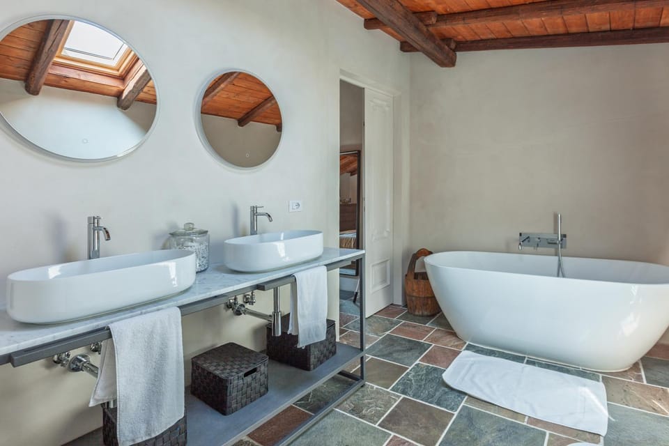 Hostdomus - Pool and Wine Villa in Piedmont