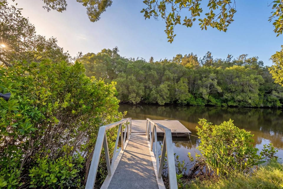 Luxury & Peaceful Waterfront Retreat Paradise Vacation rental in Oxenford