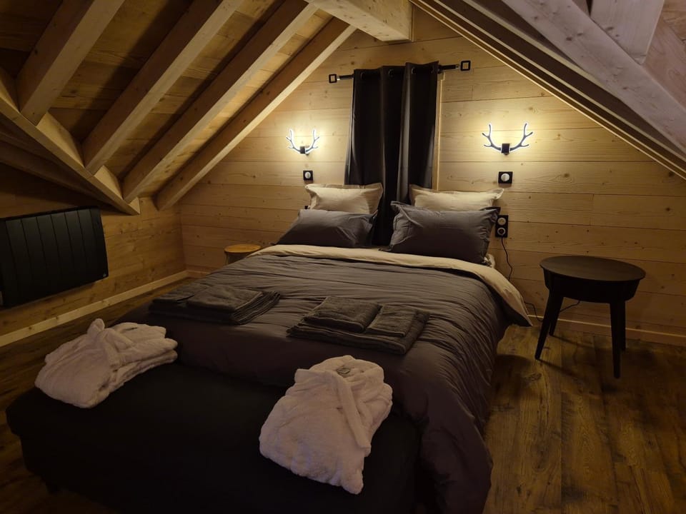 Bed, Bedroom