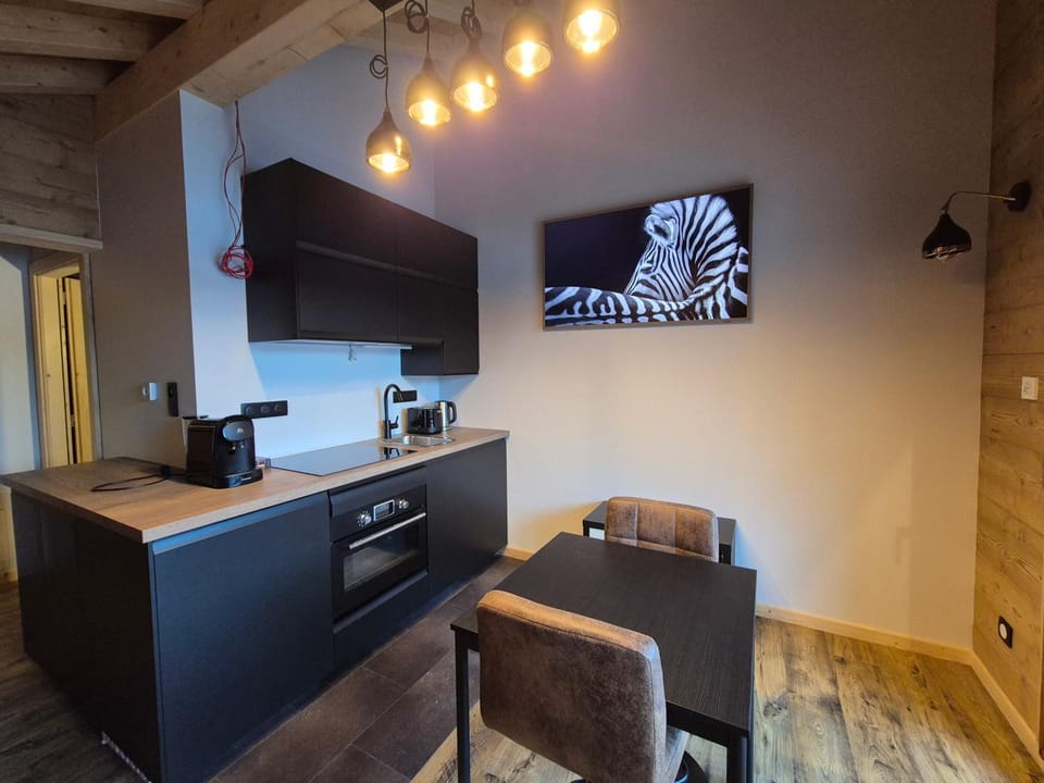 TV and multimedia, Kitchen or kitchenette, Dining area, oven