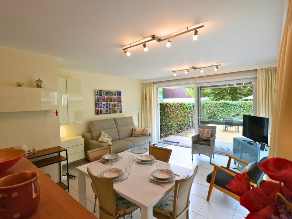 TV and multimedia, Living room, Dining area