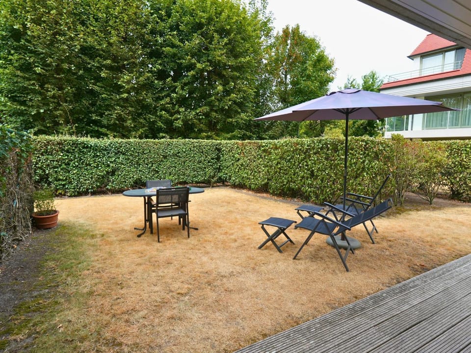 Patio, Garden, Dining area, Garden view, sunbed