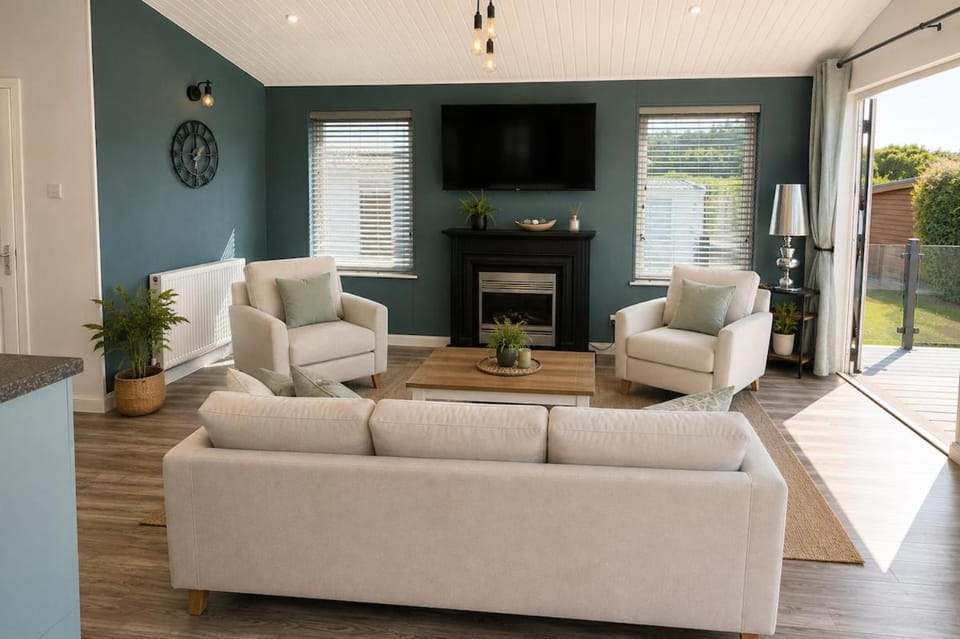 TV and multimedia, Living room, Seating area, fireplace