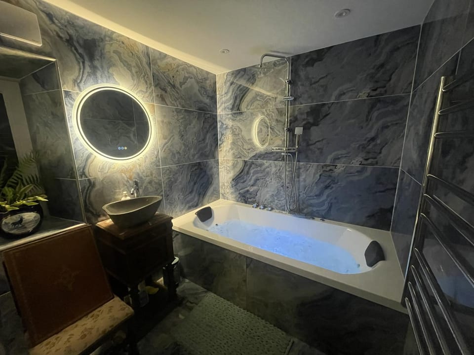 Hot Tub, Hot Tub, Bathroom