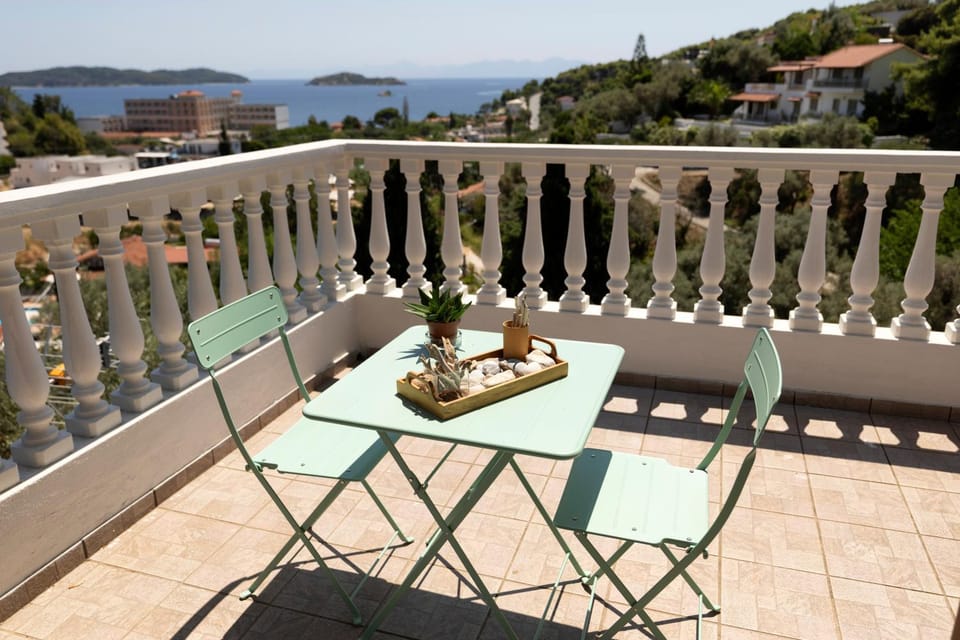 View (from property/room), Balcony/Terrace, Seating area, Sea view