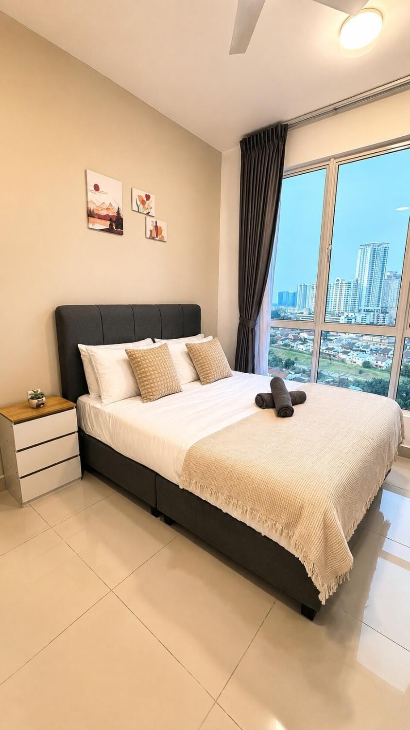 Bed, Photo of the whole room, Bedroom