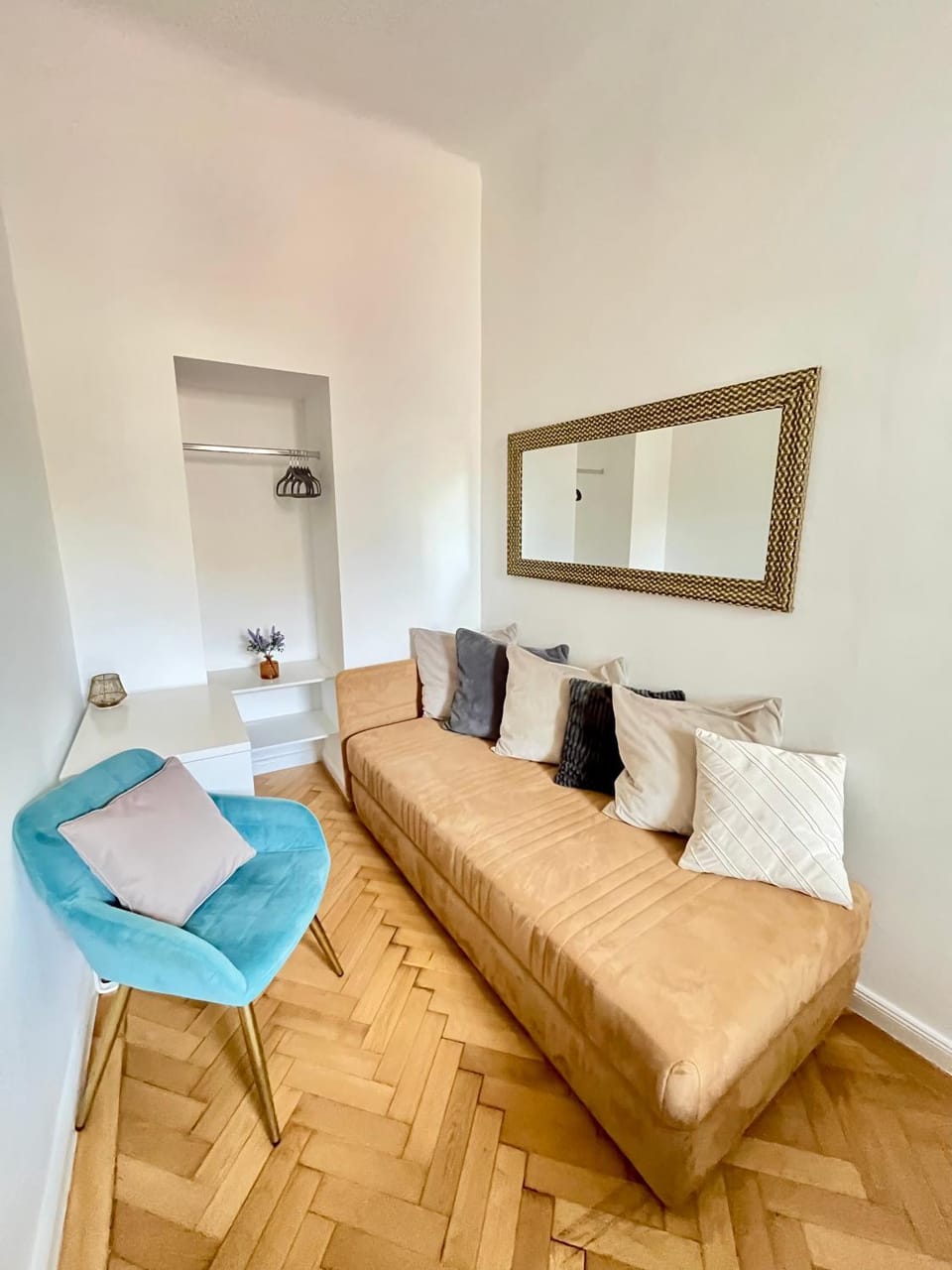 Bed, Seating area, Bedroom