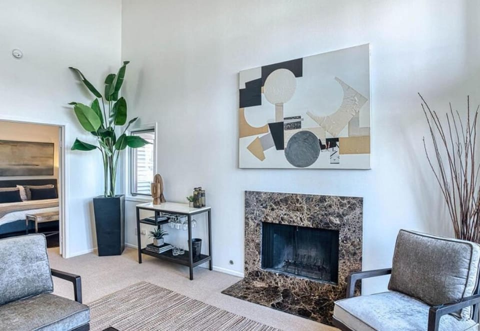 Bright Santa Monica Residence with Private Rooftop Deck Apartment in Santa Monica