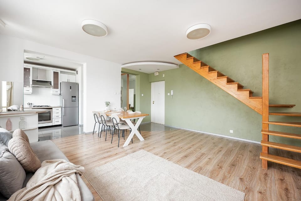 Kitchen or kitchenette, Living room, Seating area, Dining area