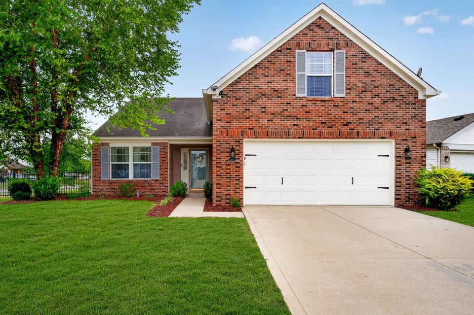 4BR Greenwood IN Extended & Monthly Stays Country House in Greenwood