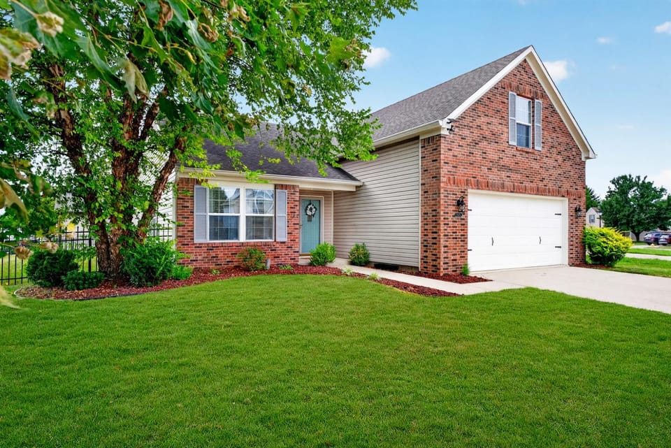 4BR Greenwood IN Extended & Monthly Stays Country House in Greenwood