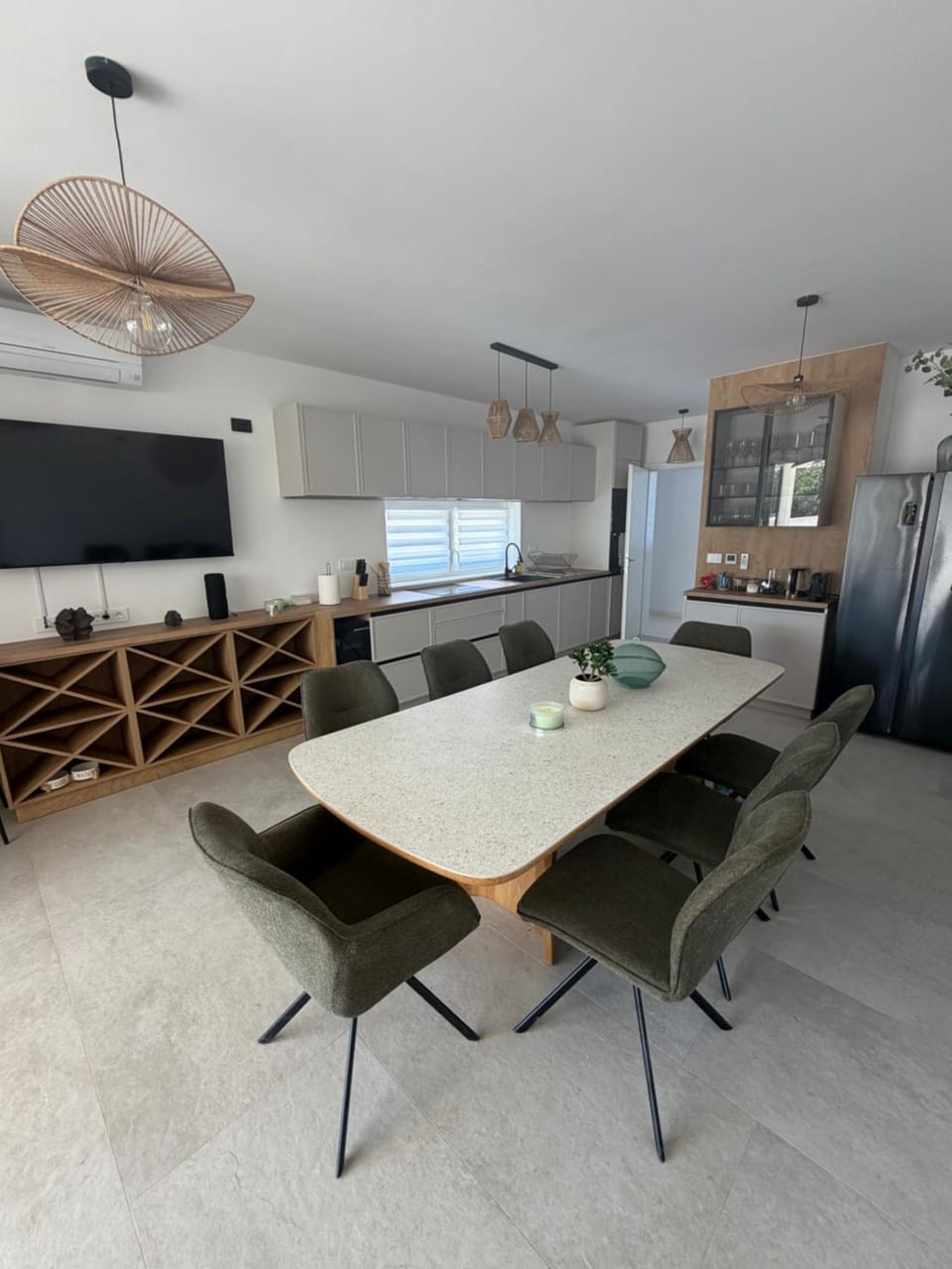 Kitchen or kitchenette, Living room, Seating area, Dining area, minibar, oven, pet friendly, stove