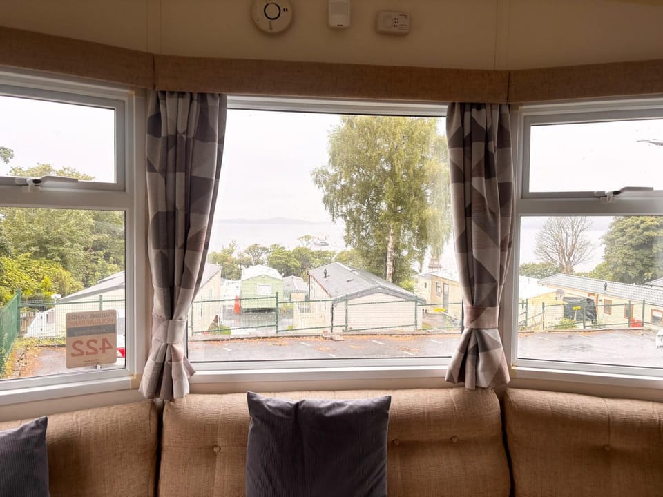 Lodge with stunning view in Wymess Bay House in Scotland