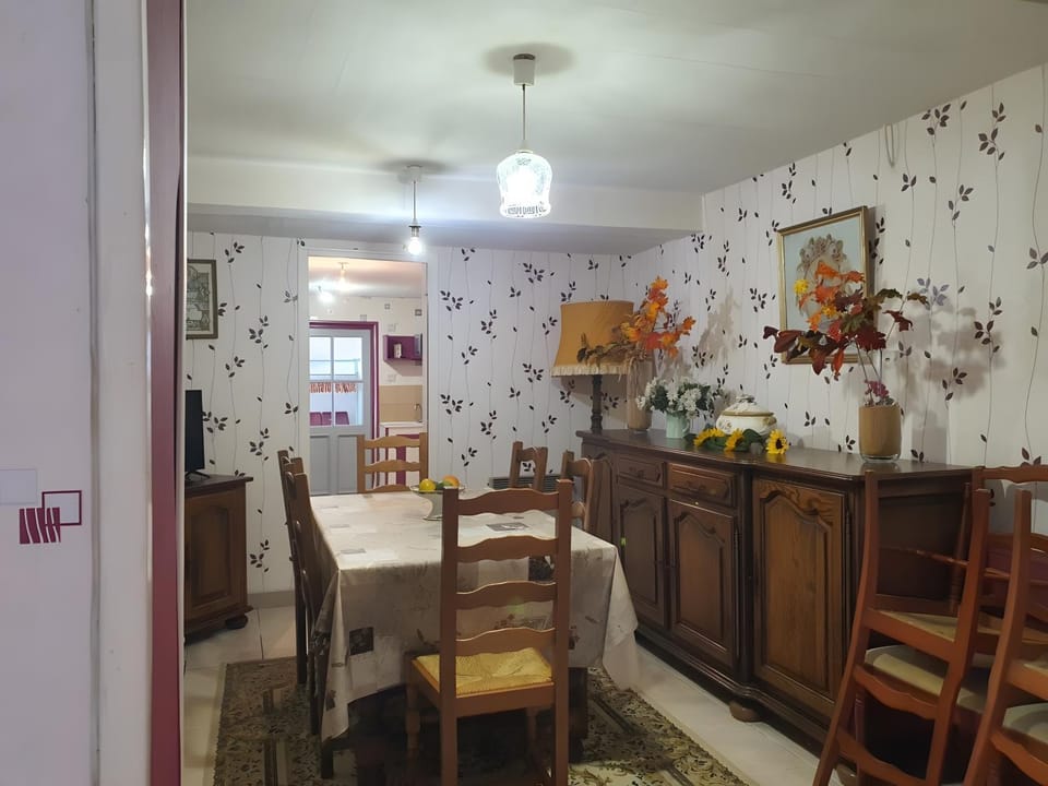 Property building, Kitchen or kitchenette, Living room