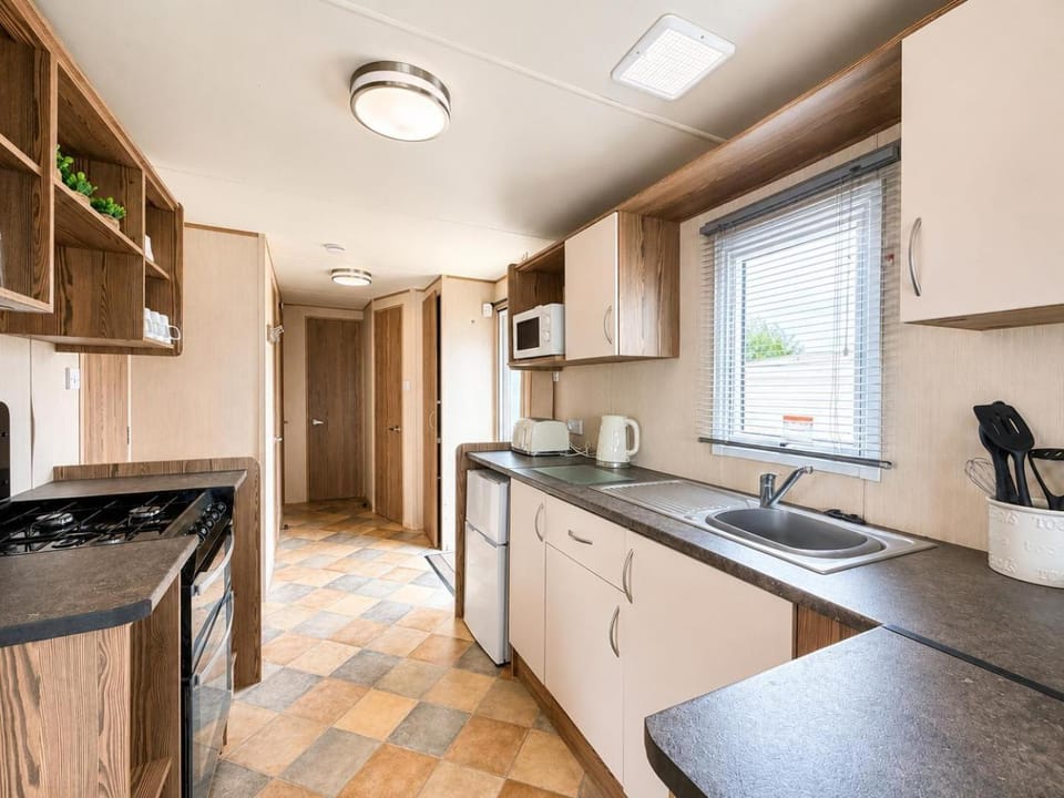 Homely 8 berth caravan at Withernsea Sands in Yorkshire ref 79015SG House in Withernsea