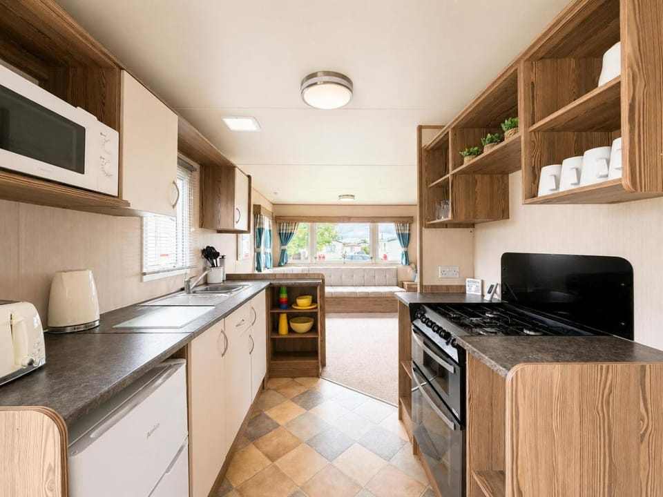 Homely 8 berth caravan at Withernsea Sands in Yorkshire ref 79015SG House in Withernsea