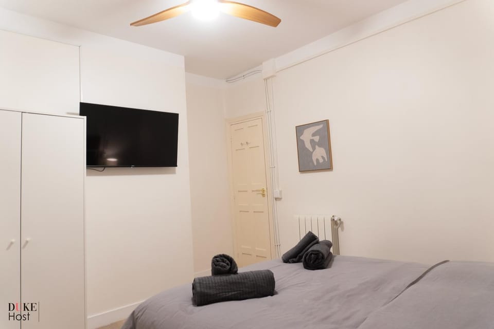 Malasaña Urban Rooms | Interior Double Room Apartment in Centro