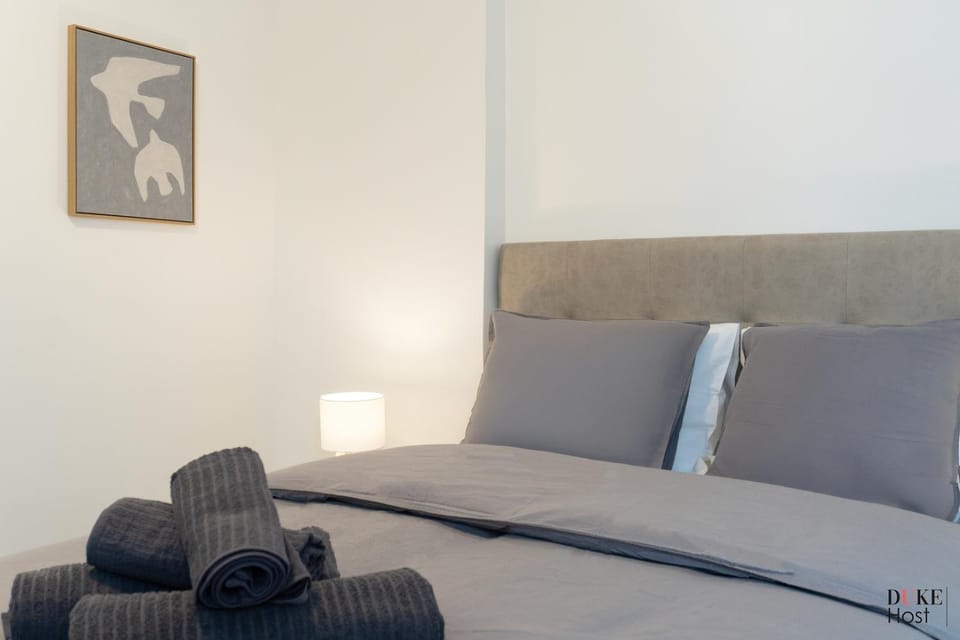 Malasaña Urban Rooms | Interior Double Room Apartment in Centro
