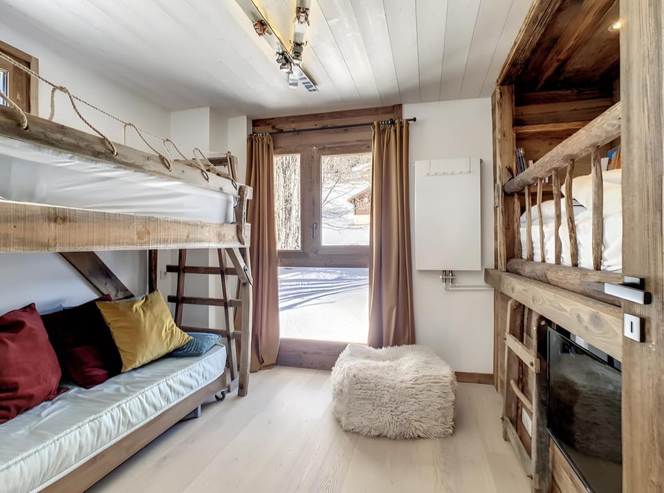 Property building, Living room, Bedroom
