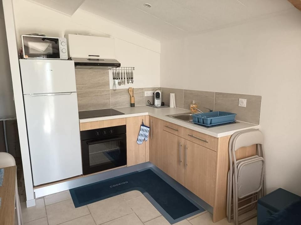 Coffee/tea facilities, Kitchen or kitchenette, oven, toaster