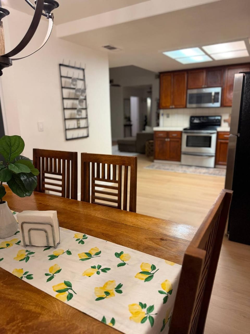 Cozy Pond HouseFire Pit, Pond & Pet-Friendly House in Modesto