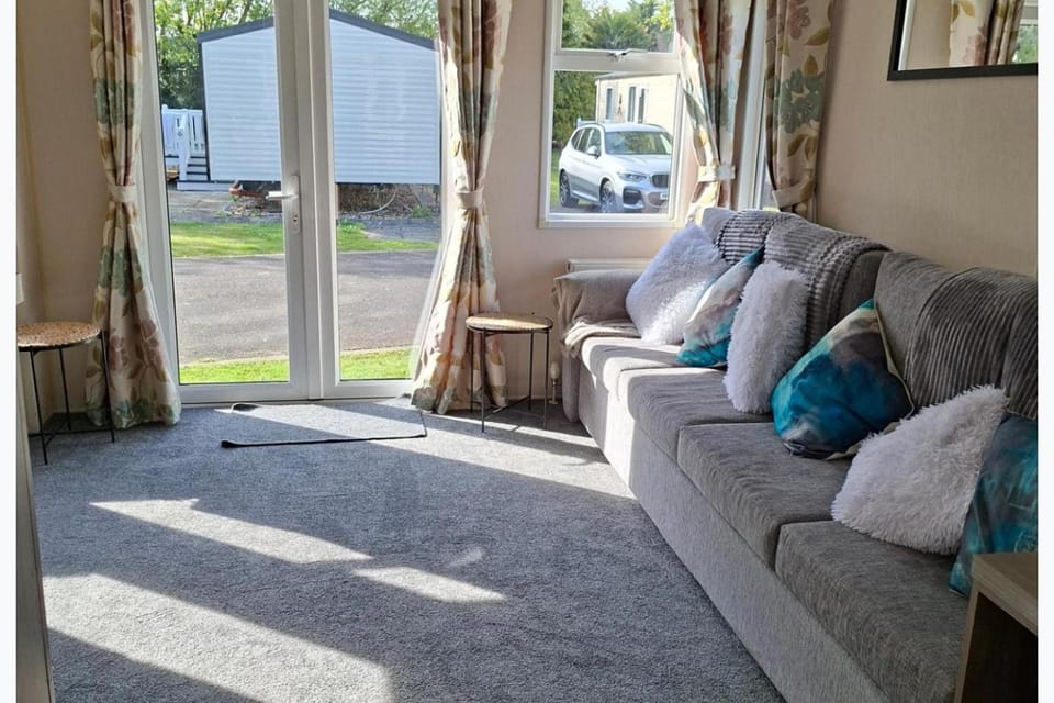 Day, Living room, Seating area