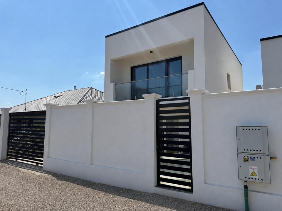 Property building, Day