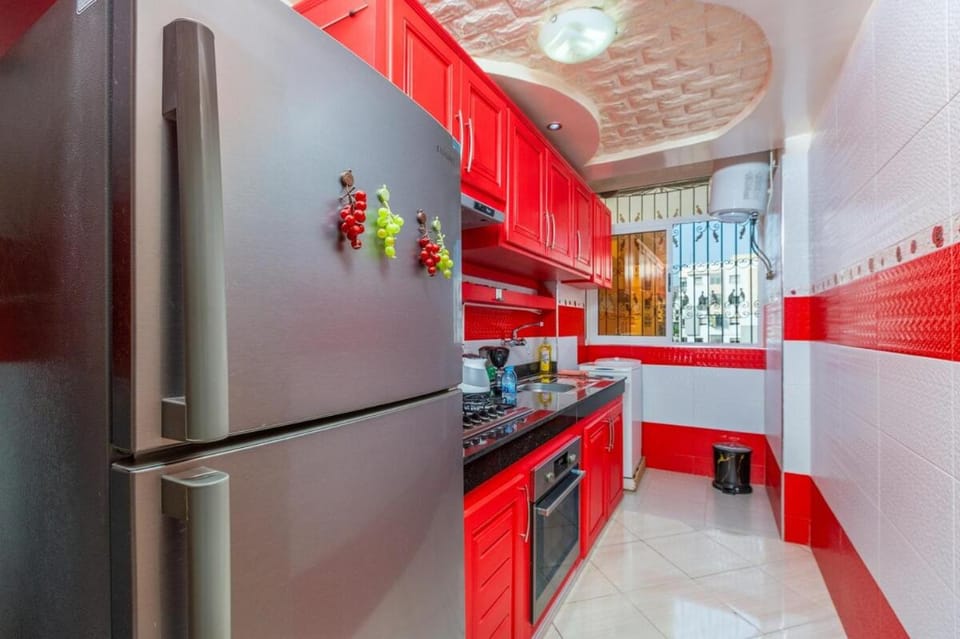Coffee/tea facilities, Kitchen or kitchenette, oven, stove, kitchen