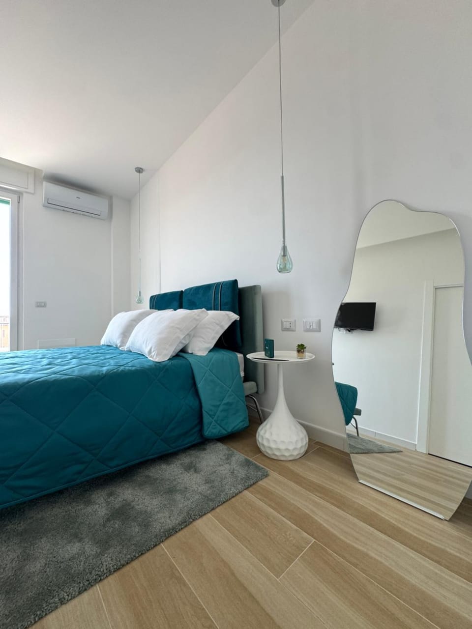 Bed, Photo of the whole room, Bedroom, air conditioner