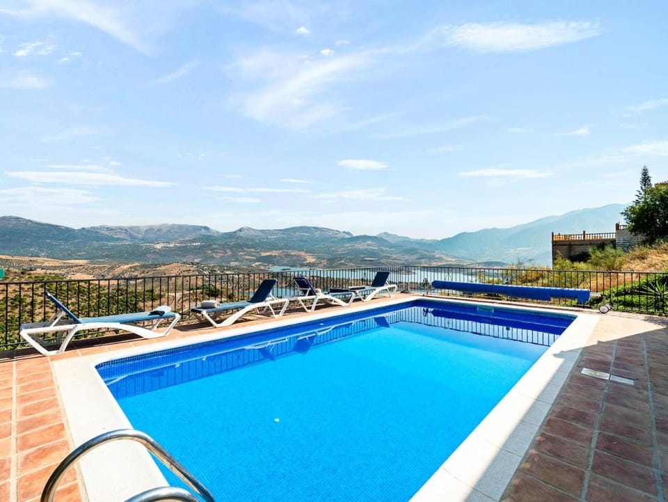 Natural landscape, Balcony/Terrace, Lake view, Mountain view, Pool view, Swimming pool, Swimming pool, sunbed