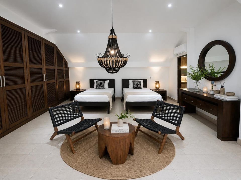 Bed, Photo of the whole room, Seating area, Bedroom