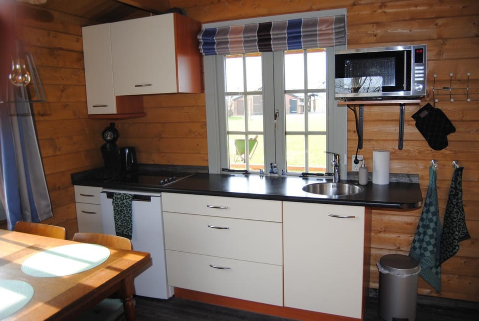 Coffee/tea facilities, Kitchen or kitchenette, minibar, pet friendly, stove